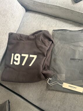 Essentials Black '1977' Pullover Hoodie